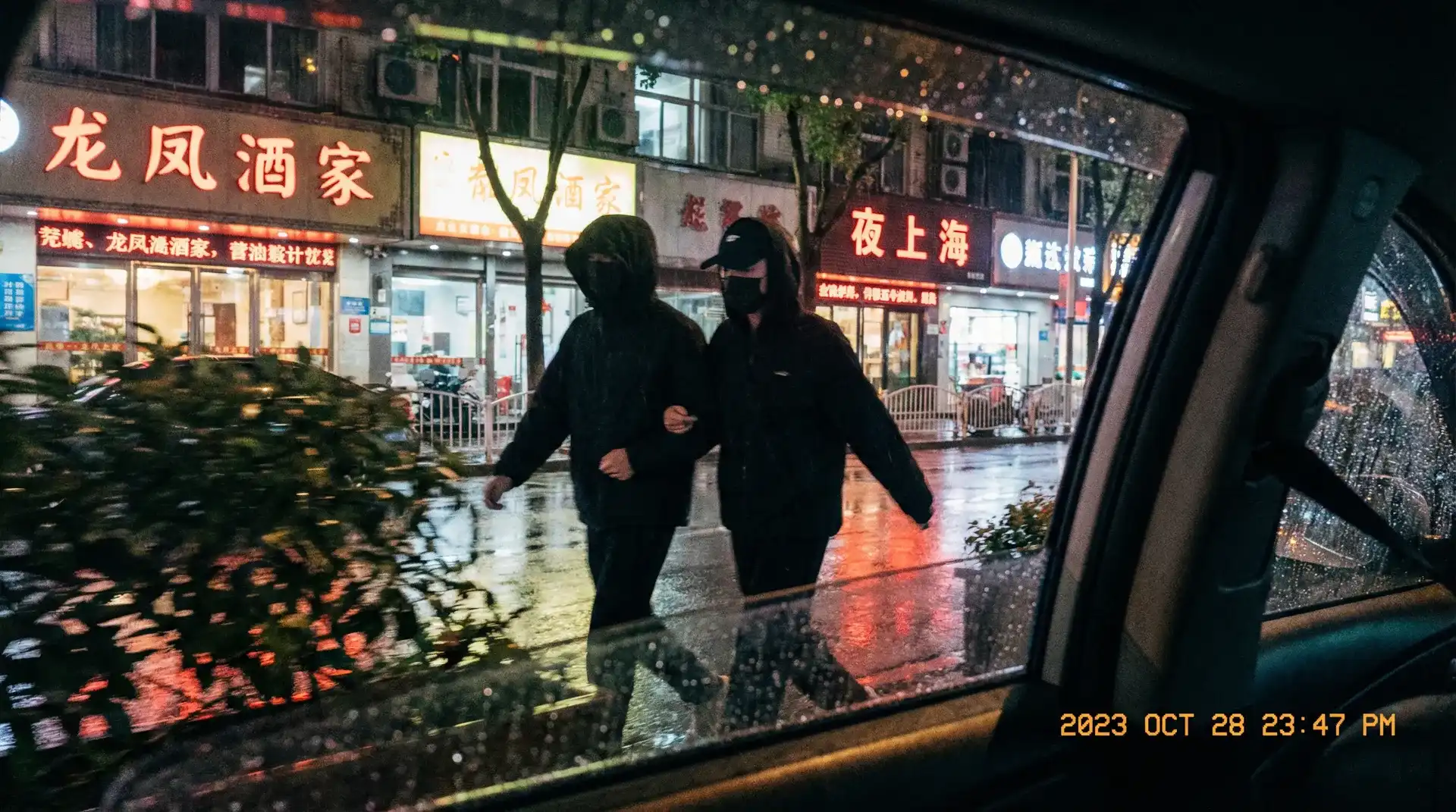 阿里体育app - 顶流明星深夜密会现场抓拍照片